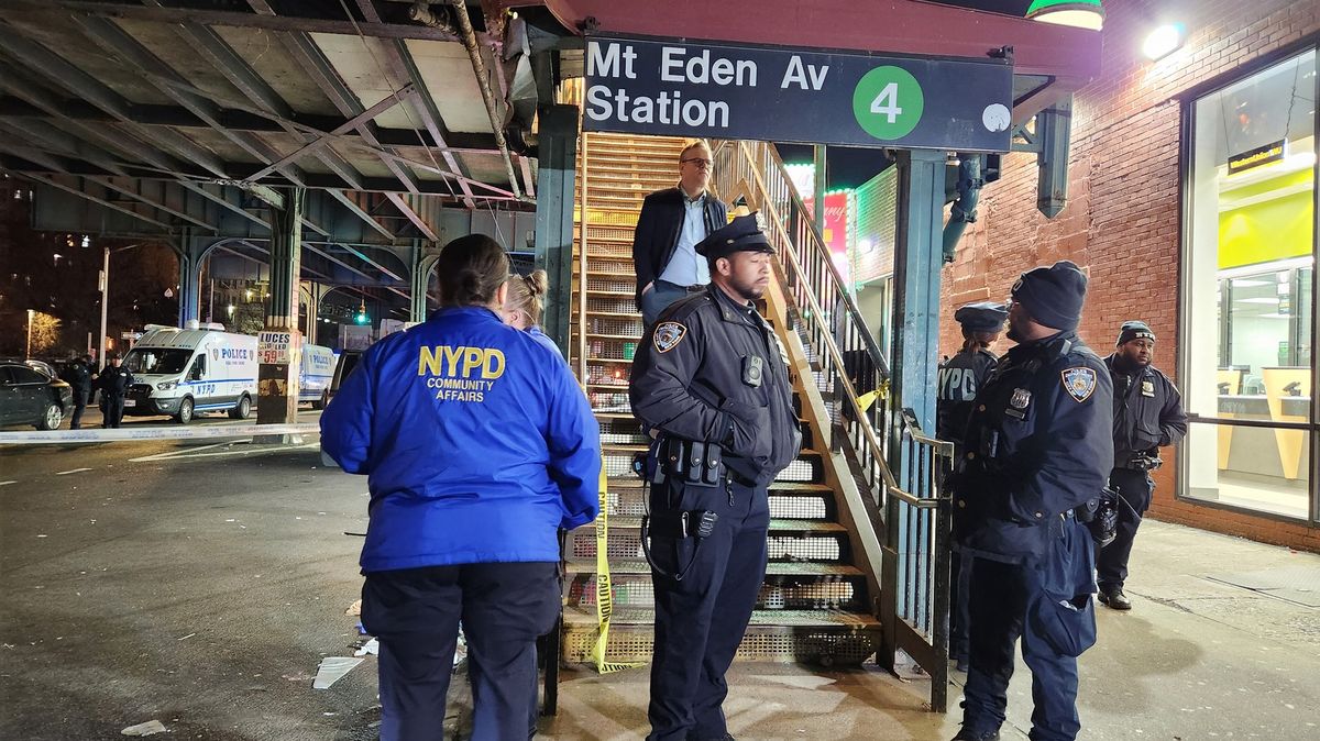 Při střelbě v newyorském metru zemřel člověk, pět lidí bylo zraněno